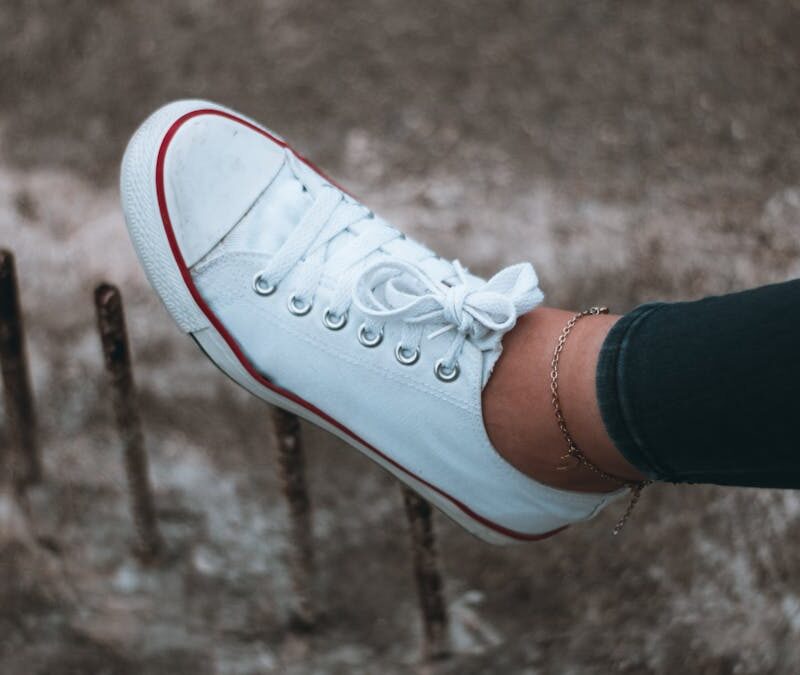 Cómo limpiar zapatillas blancas sin dañarlas: guía paso a paso