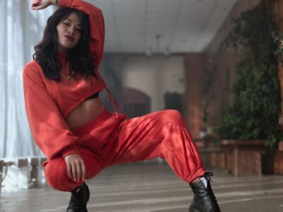 Cómo elegir un chándal completo que funcione fuera del gimnasio sin parecer solo deportivo
