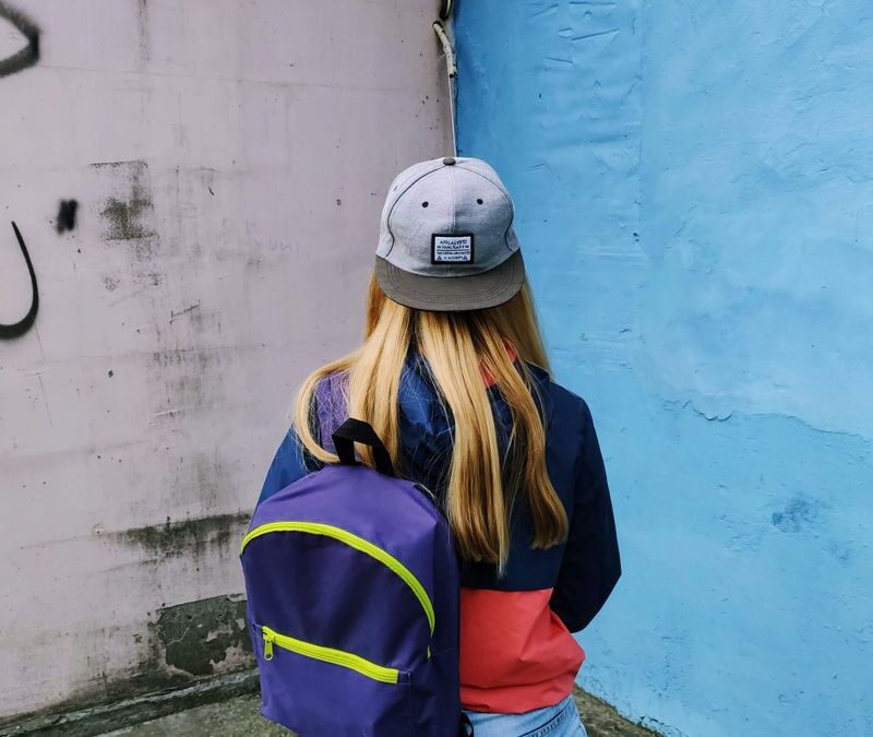 Gorra 5-panel: cómo elegir una que no pierda forma ni color al poco de usarla