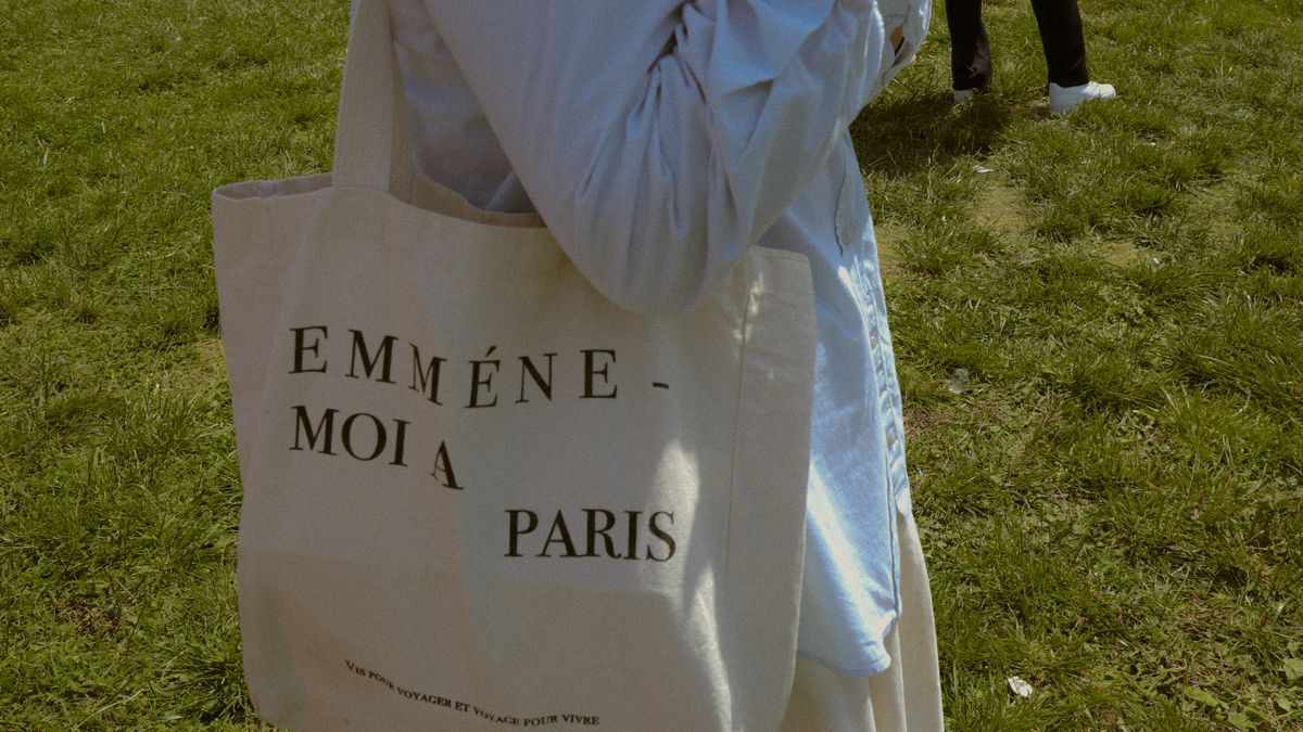 Tote bag de canvas: cómo elegir una que no se deforme con el peso del día a día
