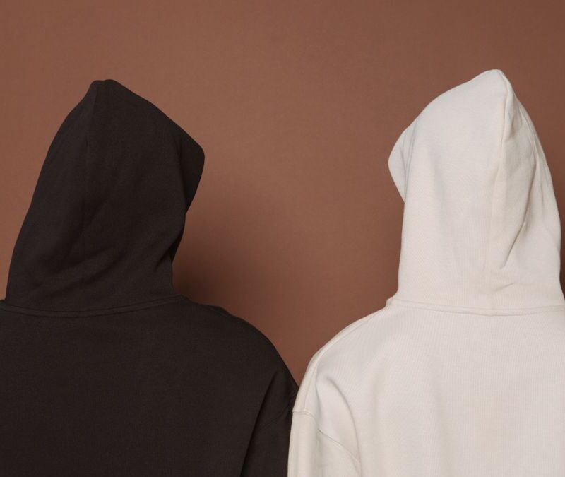 Cómo elegir una sudadera heavyweight para que caiga bien en oversize sin perder forma