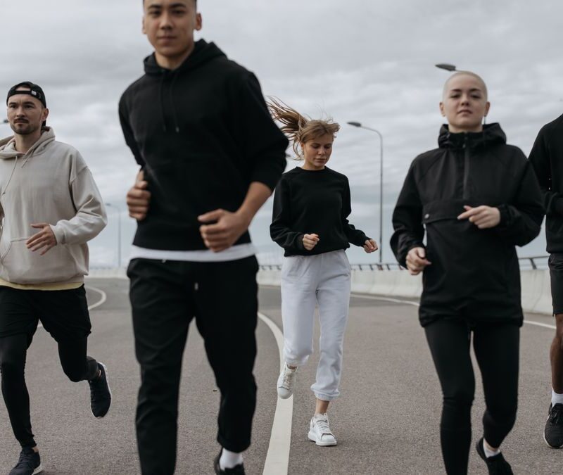 Joggers técnicos: qué los diferencia de un pantalón de chándal y cuándo compensan
