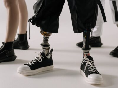 Qué es el techwear y cómo empezar a vestirlo sin comprar las piezas más caras del estilo