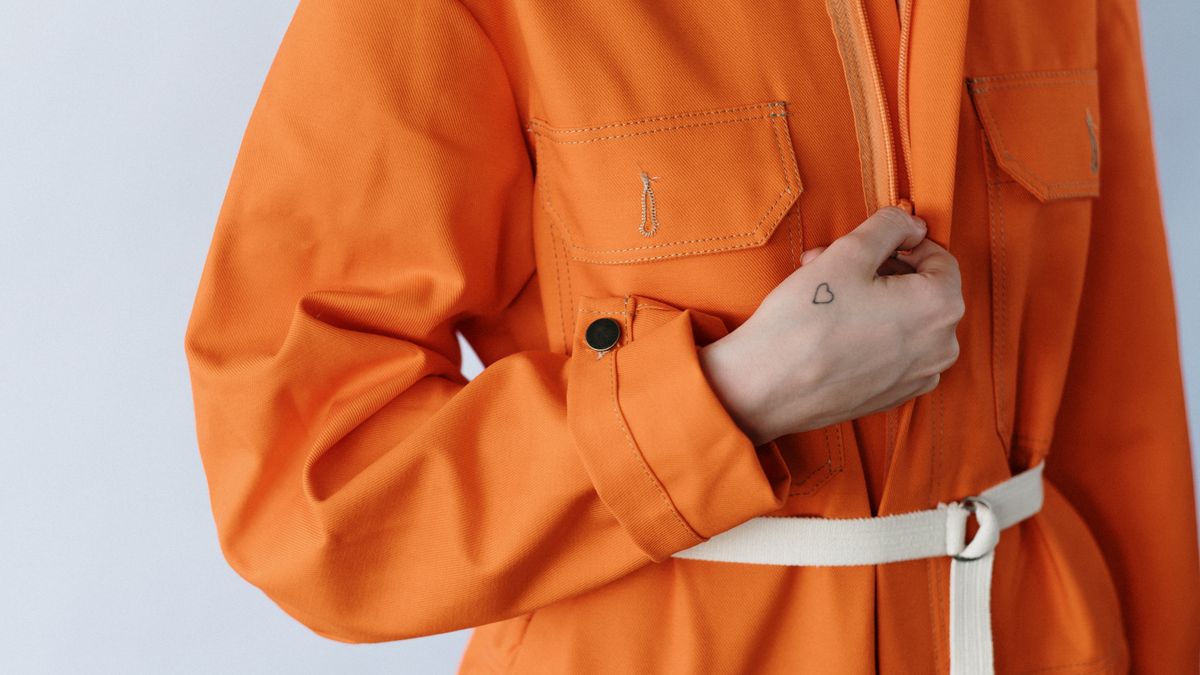 Qué es el estilo workwear y cómo llevarlo sin que parezca literalmente ropa de trabajo