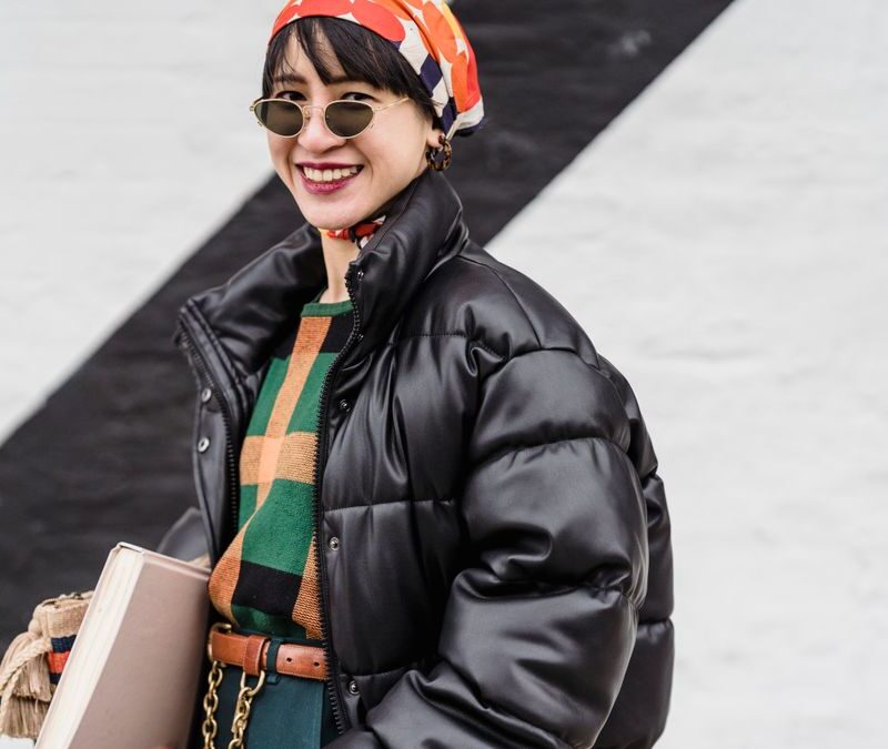 Plumíferos de estética retro: cómo llevar el puffer de los 90 sin que parezca de saldo