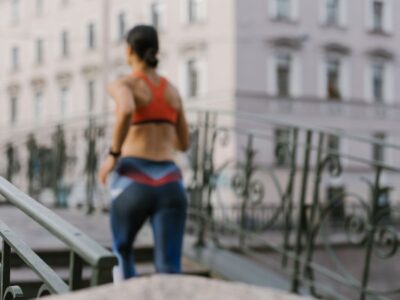 Sujetador deportivo: cómo elegir el nivel de sujeción según tu entrenamiento