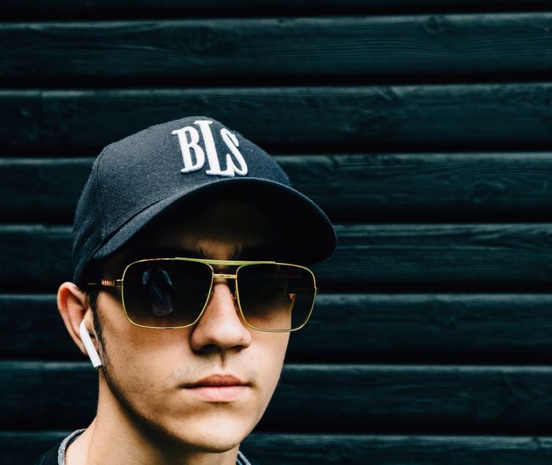 Qué gorra te favorece según la forma de tu cara